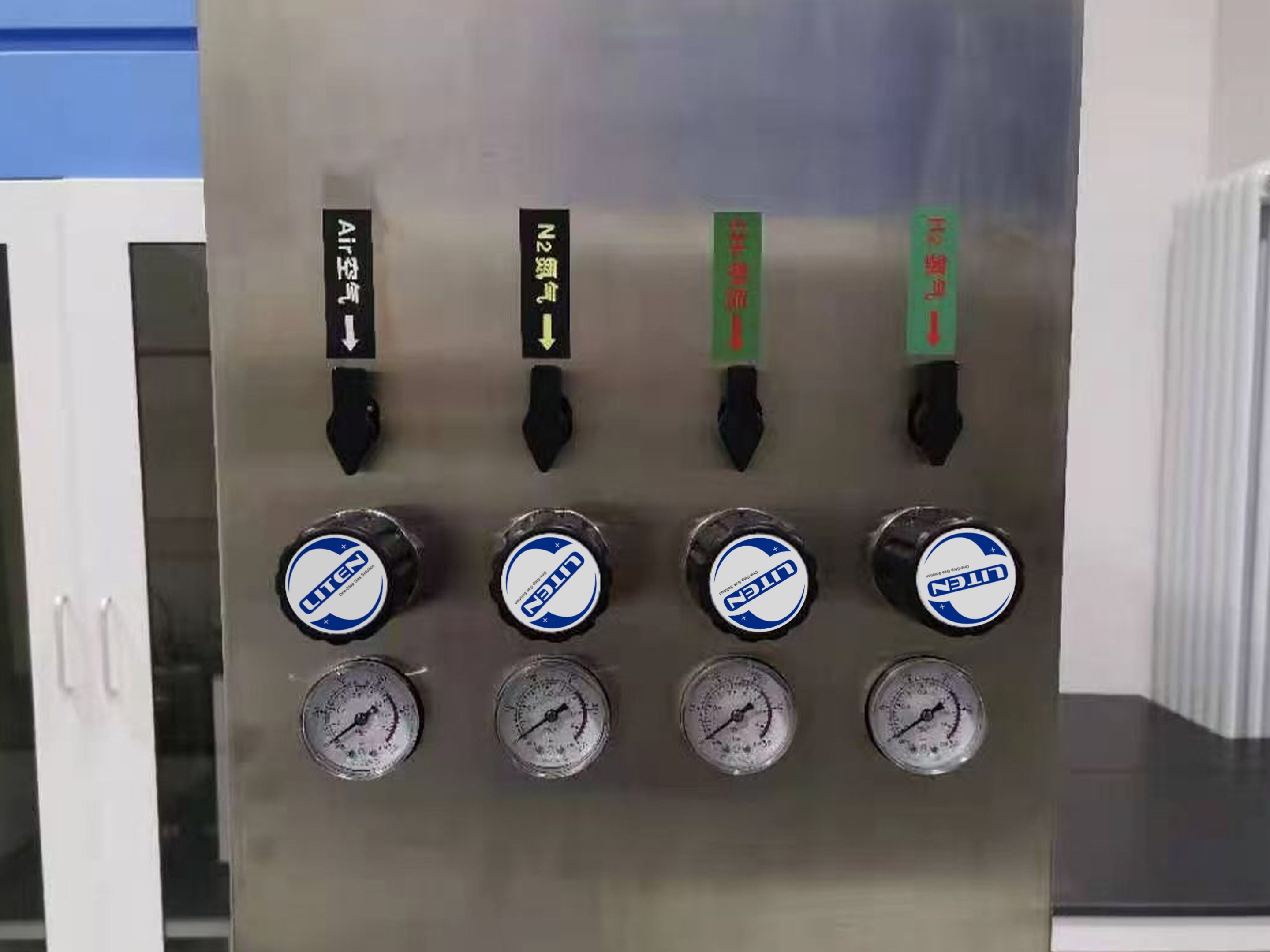 SR2300 regulator application in atomic absorption analysis