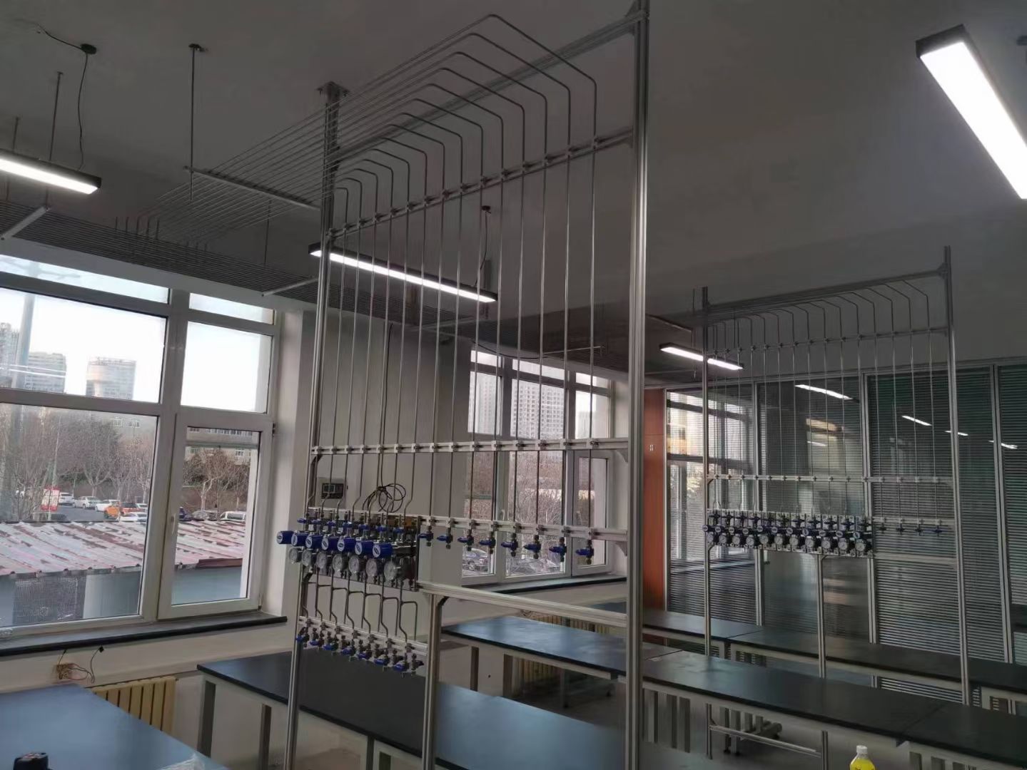 SR2300 regulator application in biotechnology food and pharmaceutical laboratories