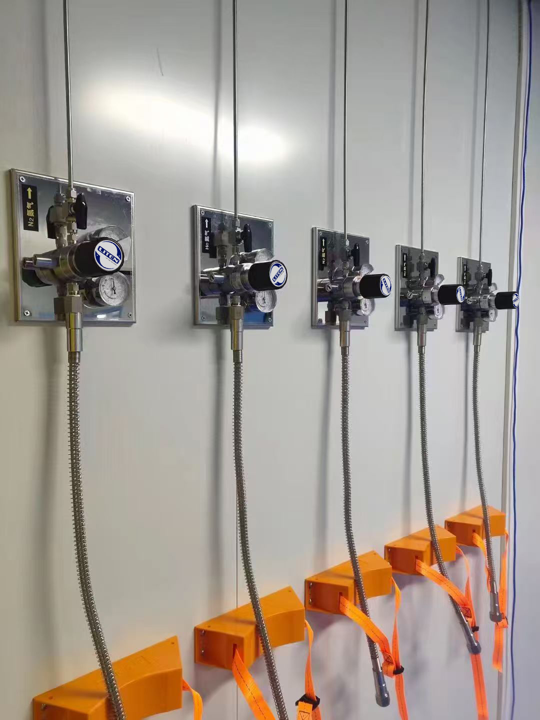 SR2300 regulator application in test and analytical equipment